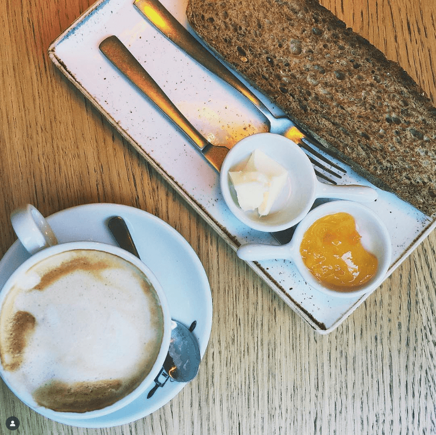 Empieza la mañana con la combinación más clásica y reconfortante.